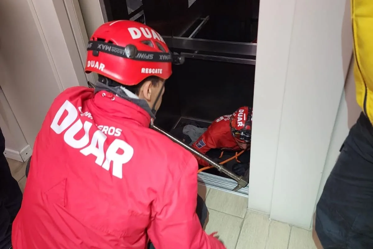 Tragedia en Córdoba: un guardia de seguridad murió tras quedar atrapado en el ascensor de un edificio