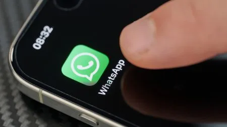 Überwachung ohne Staatstrojaner: Wie Behörden bei WhatsApp und Signal mitlesen