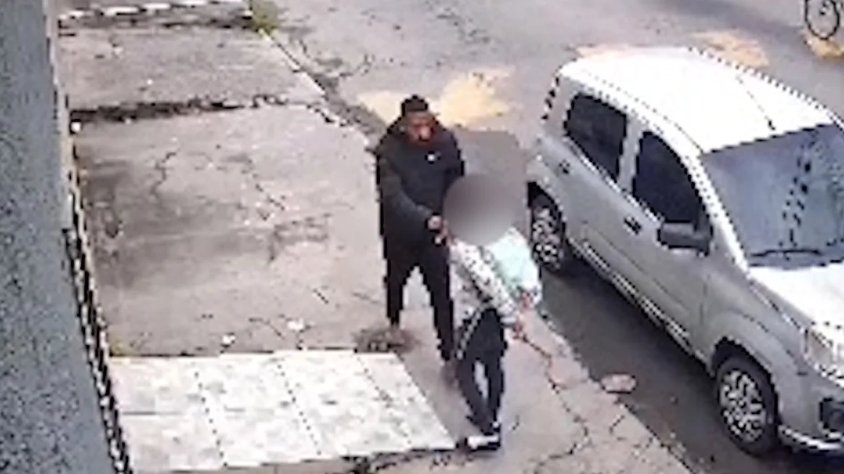 VÍDEO: Menina suplica a ladrão para não ter celular roubado em Caxias
