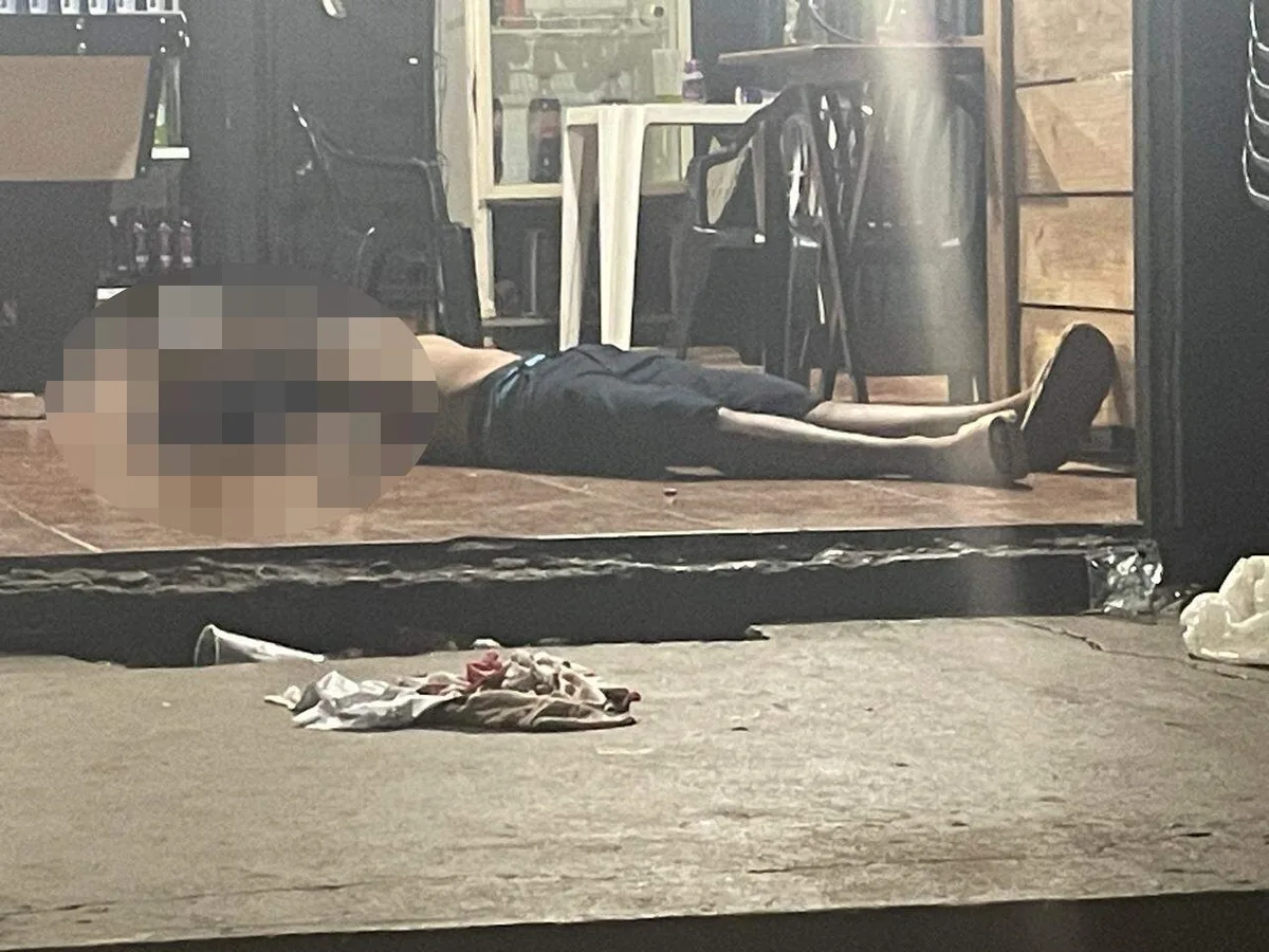 Atirador a pé invade bar, mata um e deixa quatro feridos