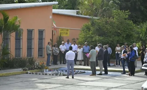 Rinden homenaje a Claudia Tacoronte en Casa de la Cultura de Cuautla, Morelos; su familia coloca ofrenda floral