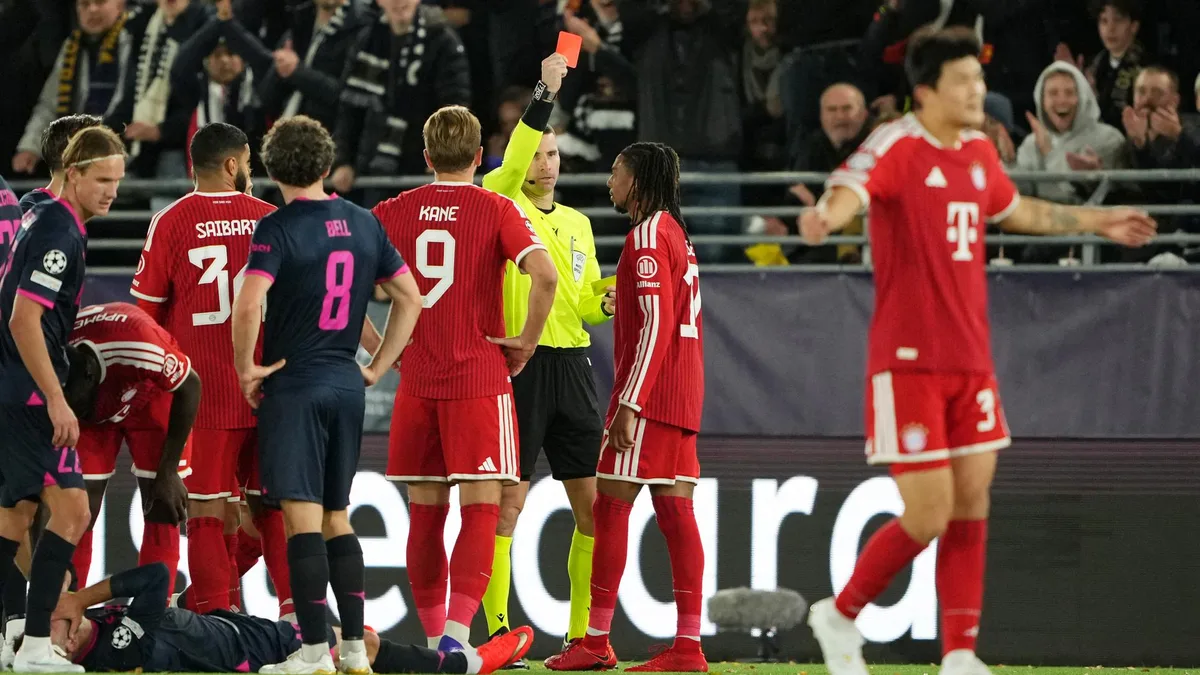 Michael Olise se fait gronder par Harry Kane (et son coach) après un carton rouge évitable