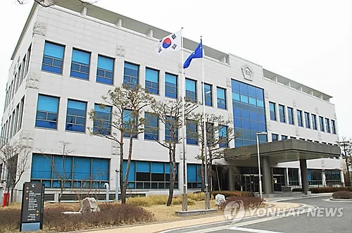 교직원 21명에게 274회 욕설·행패 부린 학부모 법정구속