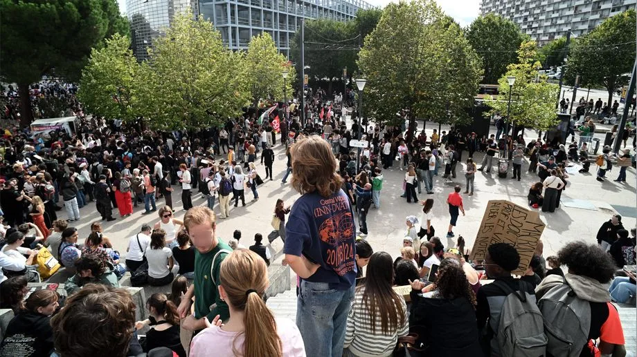 Mobilisation des lycéens : des établissements et des universités à nouveau bloqués ce mercredi matin