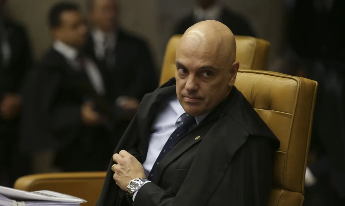 Quais as acusações contra Alexandre Morais no caso Vorcaro e o que ele respondeu