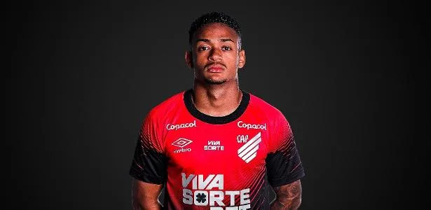Léo Derik, do Athletico, é condenado a 13 anos de prisão por estupro