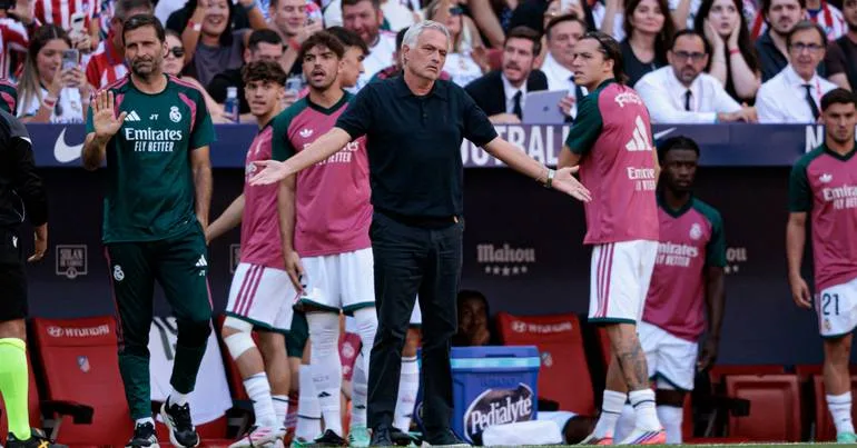 "O coitado não aguentou a pressão." Mourinho sem filtros
