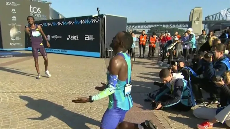 Gobena smashes Sydney Marathon record