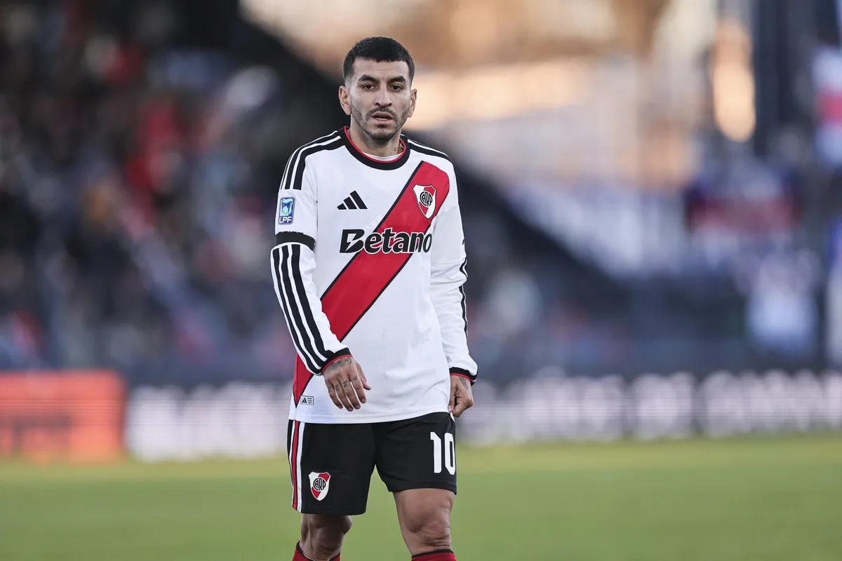 A qué hora juega River hoy