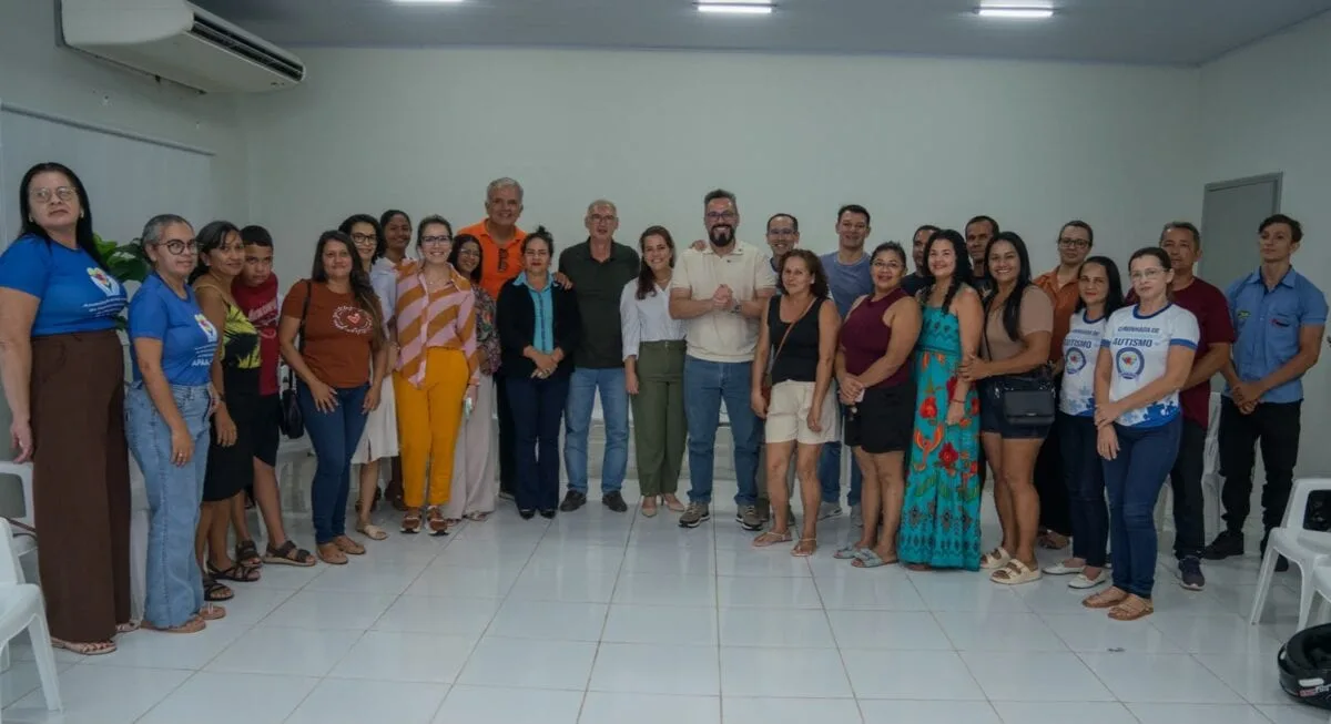 Alan Rick visita APAA de Cruzeiro do Sul, anuncia novos investimentos e defende menos burocracia para pessoas com autismo