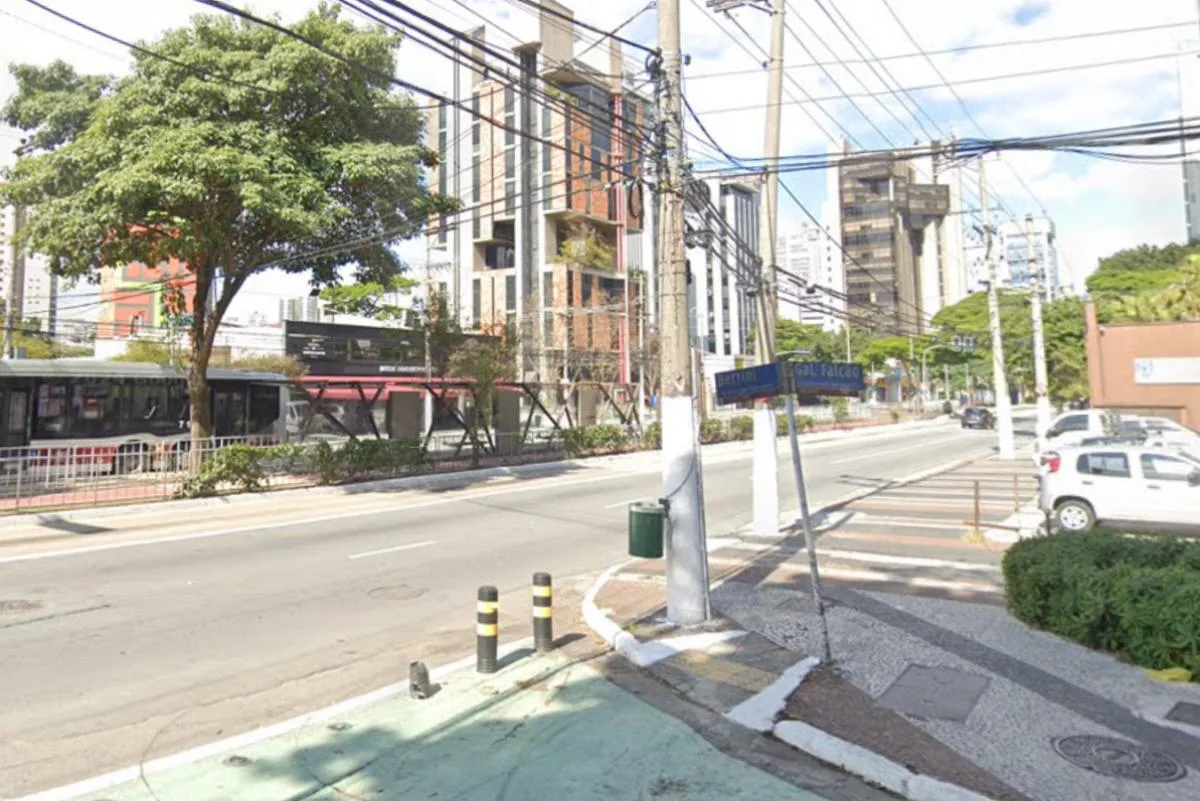 Policial civil reage a assalto em frente a banco e 4 são detidos em SP