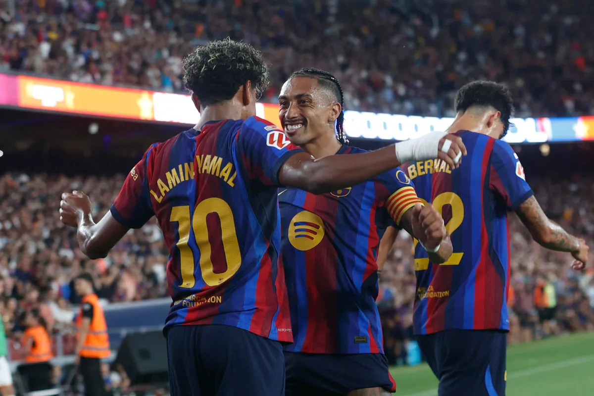 Barcelona goleó al Rayo Vallecano con el protagonismo de Raphinha y Lamine Yamal