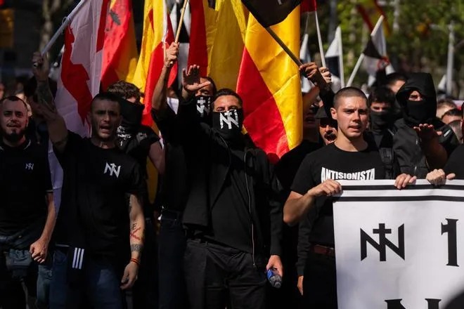 Las claves de la ley de memoria democrática de Catalunya: de las multas por enaltecer el franquismo a la retirada de símbolos