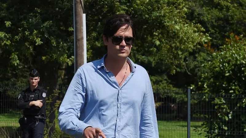 "On a un peu mal fait les choses": Alain-Fabien Delon dit ses regrets deux ans après les obsèques de son père Alain Delon