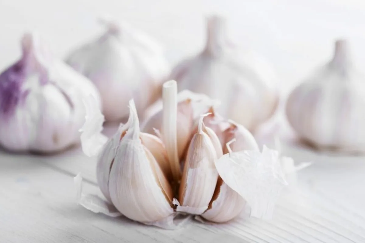 Qué efectos tiene el ajo en el cuerpo y quiénes no deberían consumirlo