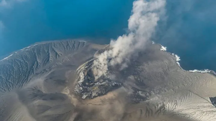 En Indonésie, l'éruption volcanique de l'Anak Krakatau provoque la fermeture de huit aéroports
