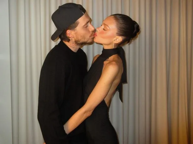Brooklyn Beckham se irrita após seguidor sugerir que ele “alimente” a esposa, Nicola Peltz, e dá invertida Brooklyn Beckham se irrita com comentário sobre corpo de Nicola Peltz: "Nunca mais fale" (Foto: Reprodução/Instagram)
