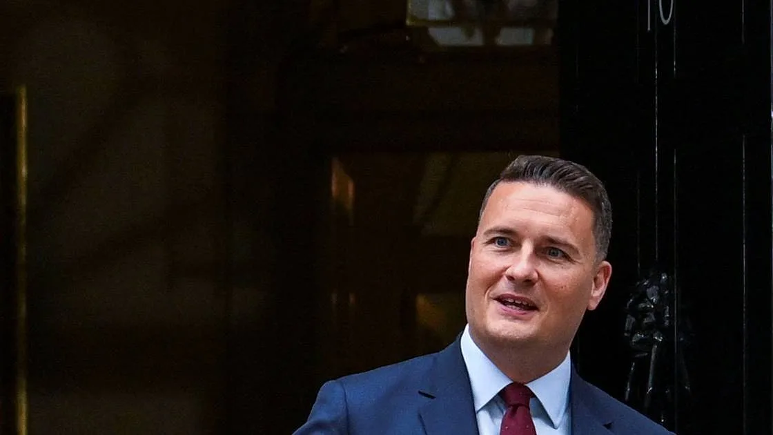 Primeiro-ministro britânico trocou mensagens com falsa assessora de Trump