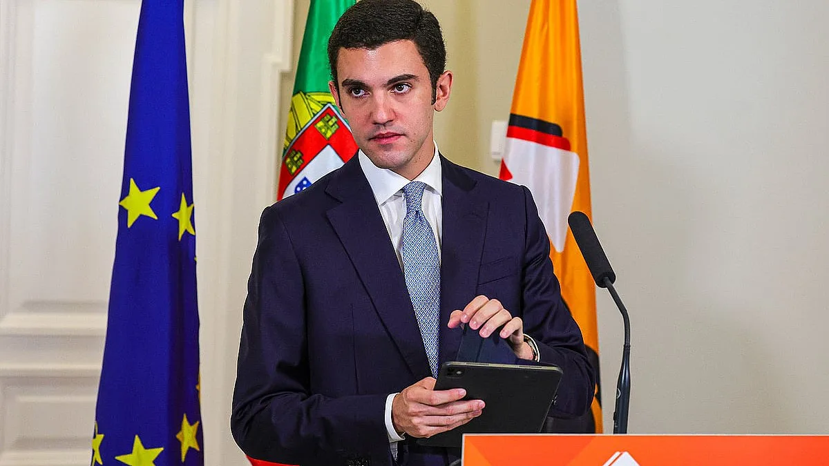 Porta-voz do PSD rejeita que ameaça de Ventura de moção de censura enfraqueça Governo