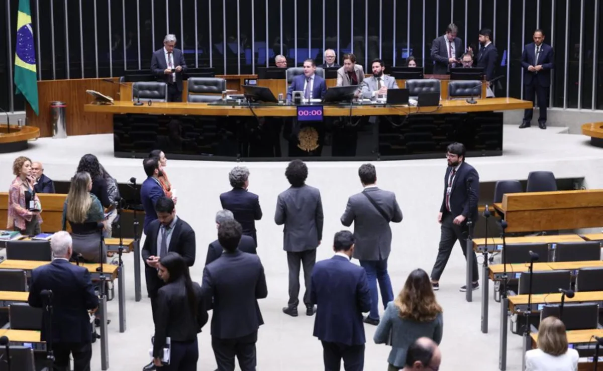Câmara aprova aumento do teto do MEI para até 140 mil reais