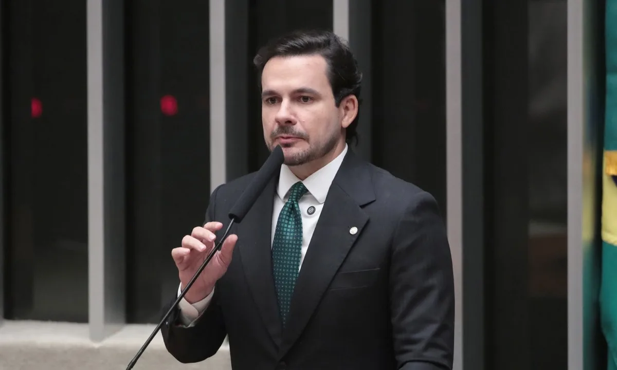 Capitão Alberto Neto declara R$ 655,4 mil em bens ao TSE; patrimônio caiu 9,6% em dois anos