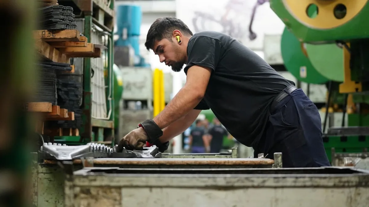 La actividad económica creció 0,8% en junio y acumuló un alza de 1,9% en el primer semestre