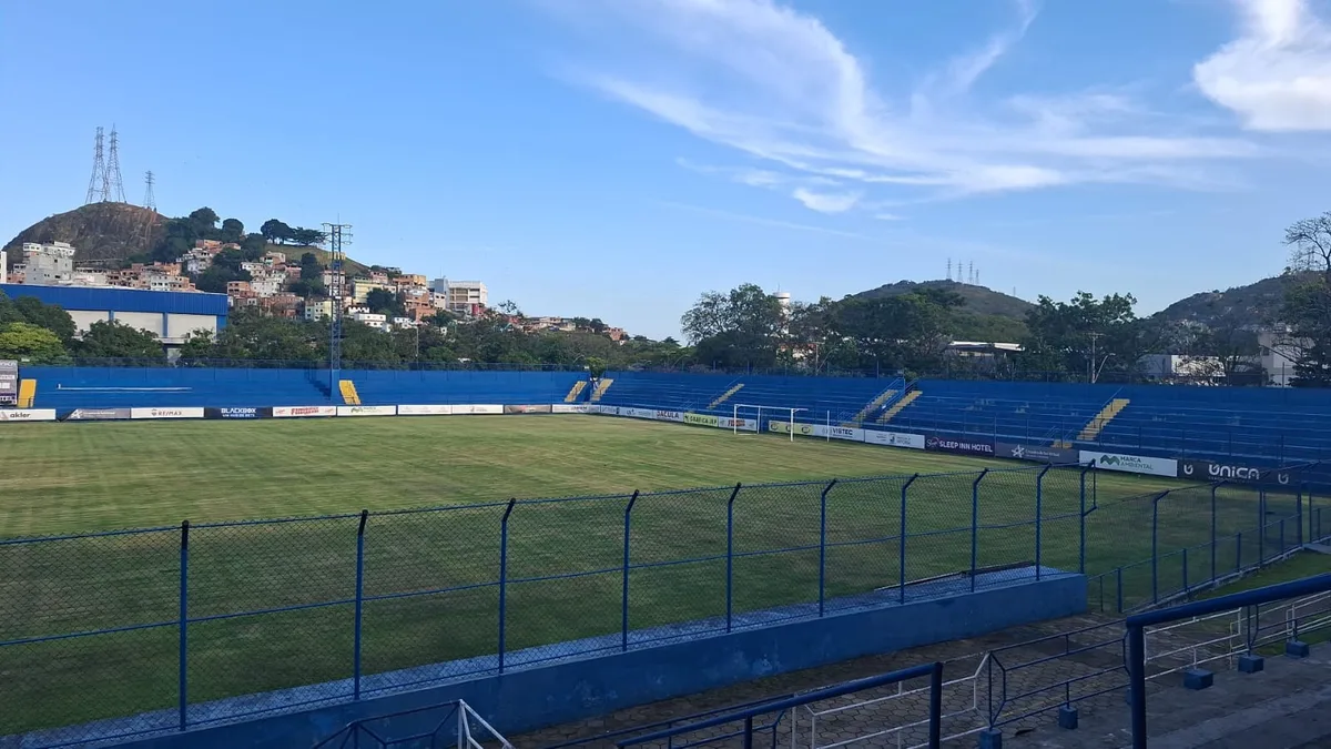 Vitória-ES inicia projeto de revitalização do gramado do Salvador Costa
