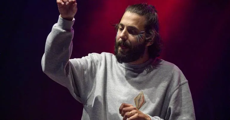Salvador Sobral regressa ao Spotify "Golias demasiado forte"