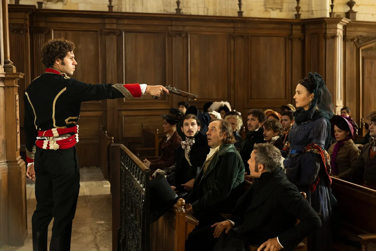 « Le Rouge et le Noir », sur France 2 : l’irrésistible ascension d’un ambitieux
