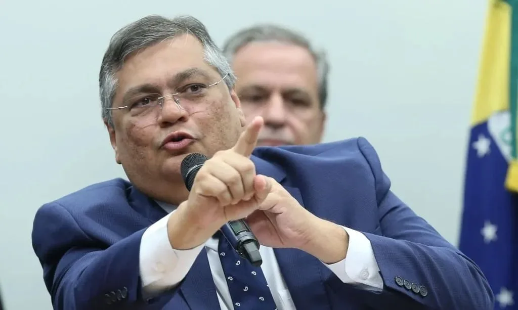 A reação de Dino aos ataques no caso do blogueiro: “Minha biografia é a maior defesa”