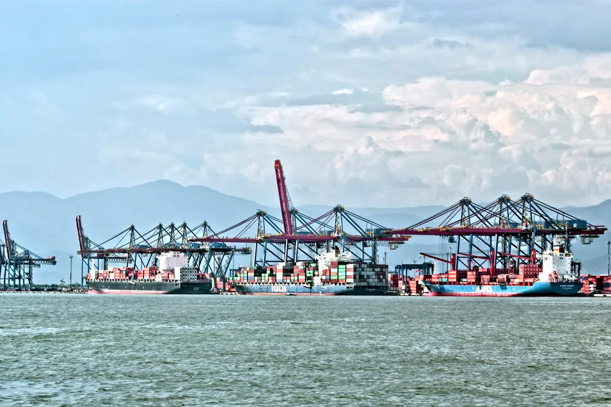 Tarifaço: exportações do Brasil aos Estados Unidos caem 12,2% no ano