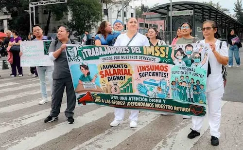 Trabajadores del IMSS bloquean vialidades en CDMX previo a marcha nacional; presionan por mejoras laborales