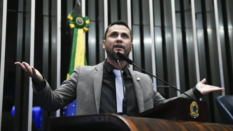 Prefeita do PT em MG apoia Cleitinho para governo do estado em vez de candidato do partido