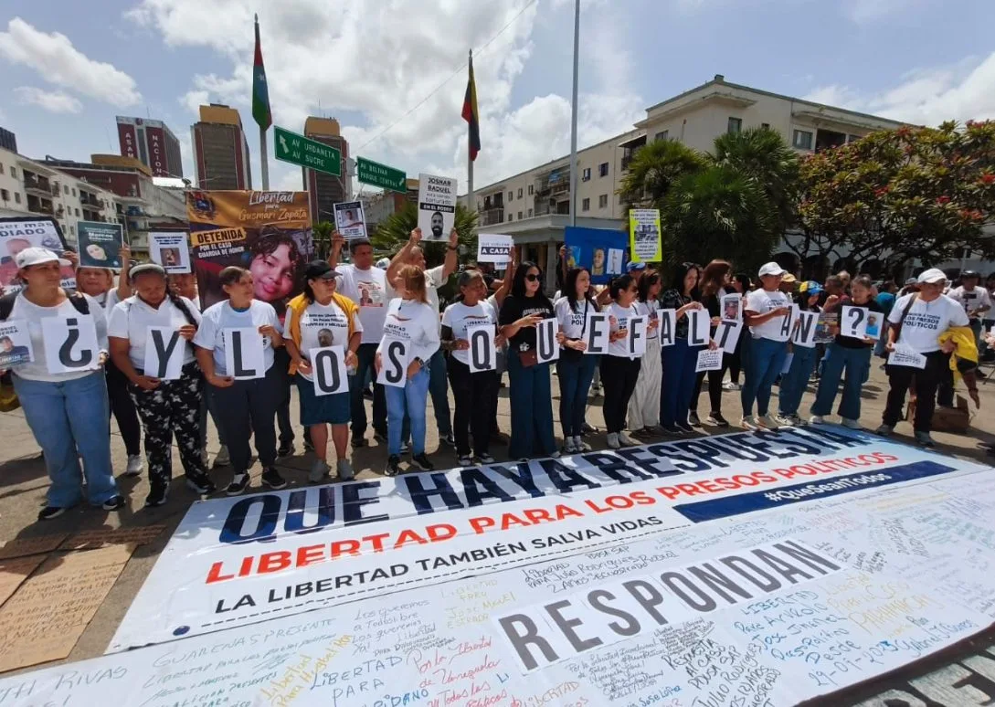 Familiares de presos políticos manifiestan "con la intención de llegar a Miraflores" (VIDEO)