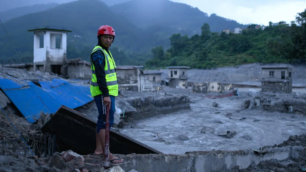 Crue au Népal-Tibet : près de 3 000 disparus, la recherche des survivants se poursuit