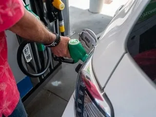 Les aides au carburant aux secteurs exposés « reconduites » pour les mois de septembre et d’octobre