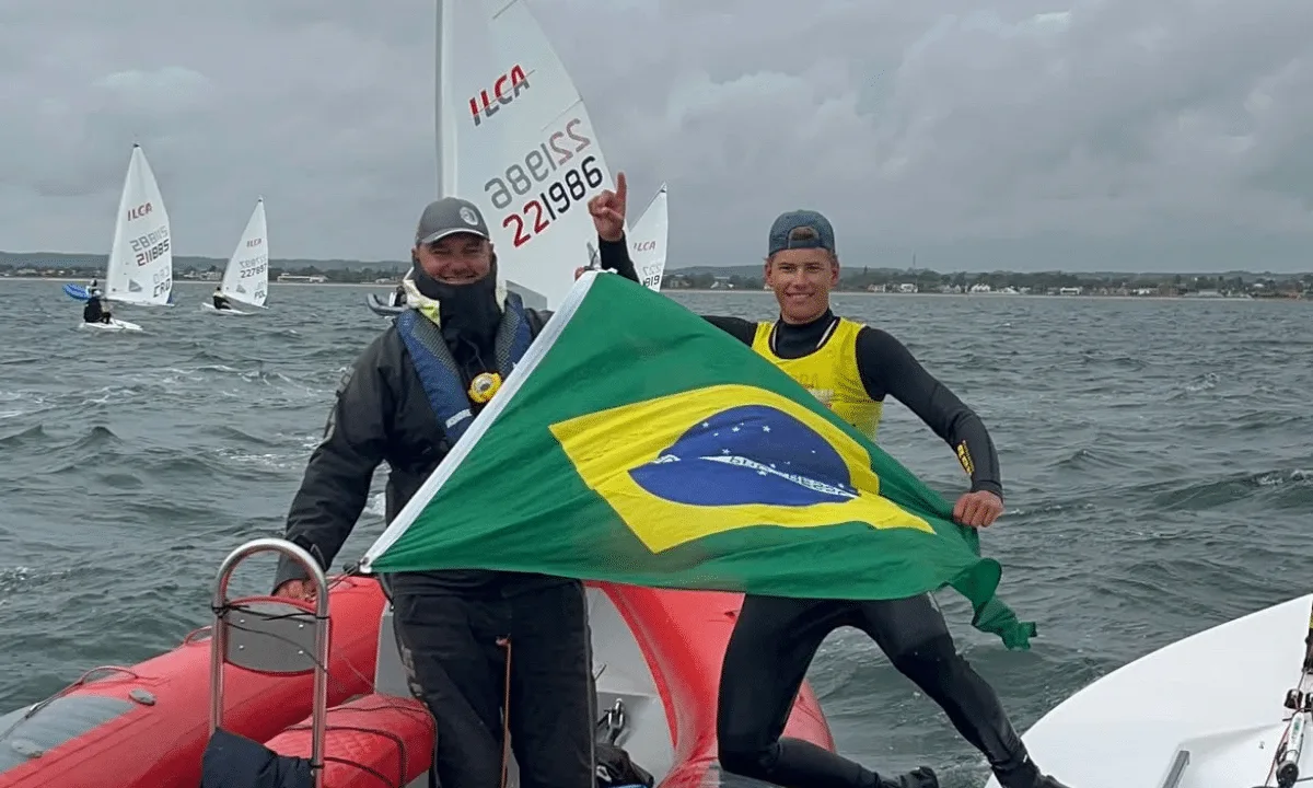 Erik Scheidt confirma vantagem e conquista o Mundial Juvenil de ILCA 6