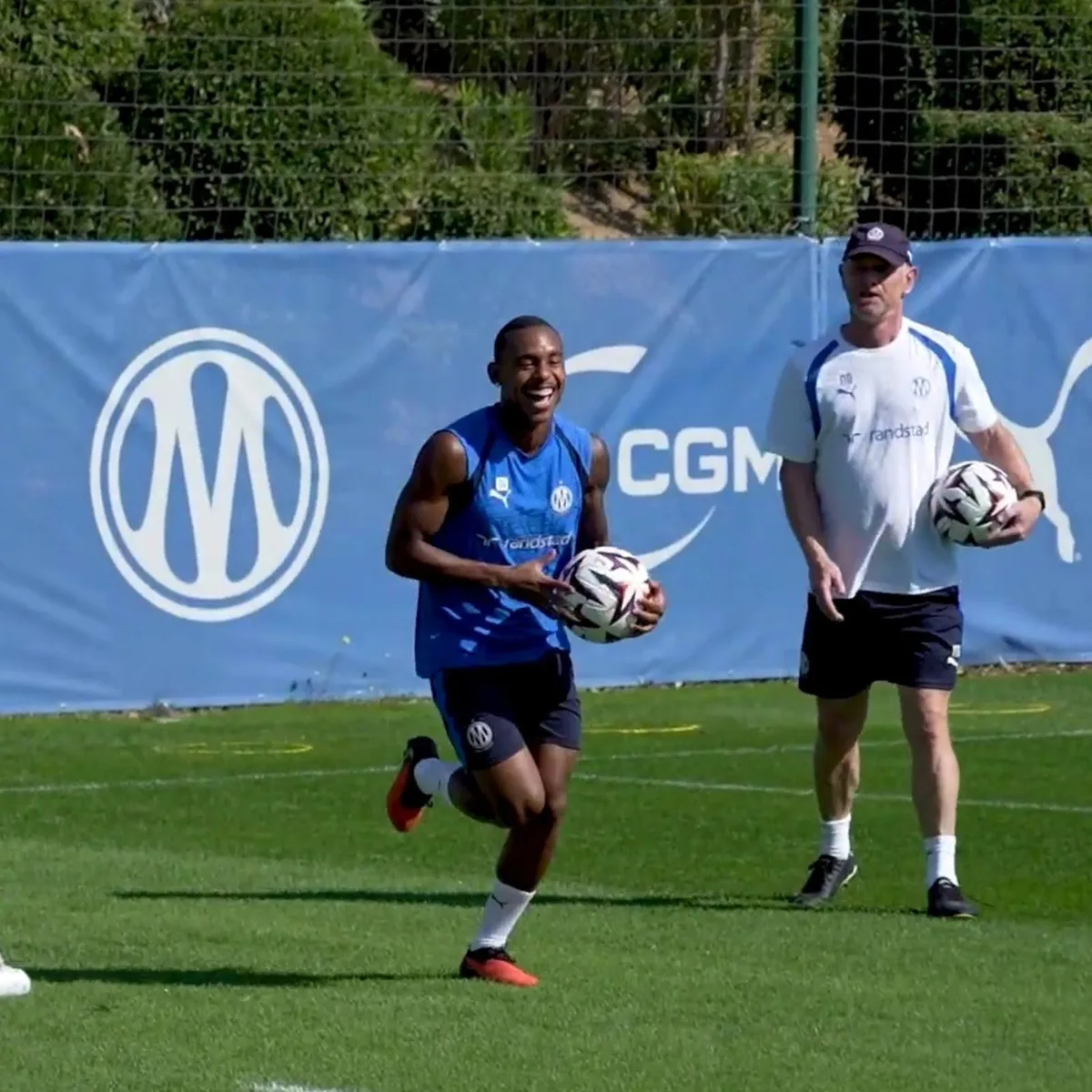 Após deixar jogo contra o PSG, Igor Paixão treina normalmente