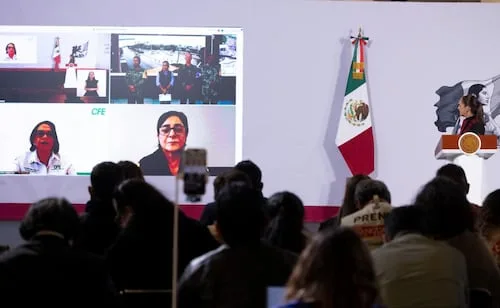 Protección Civil alerta por cambio de trayectoria de huracán Simón hacia Jalisco y Colima; Isaías se aleja de México, informa