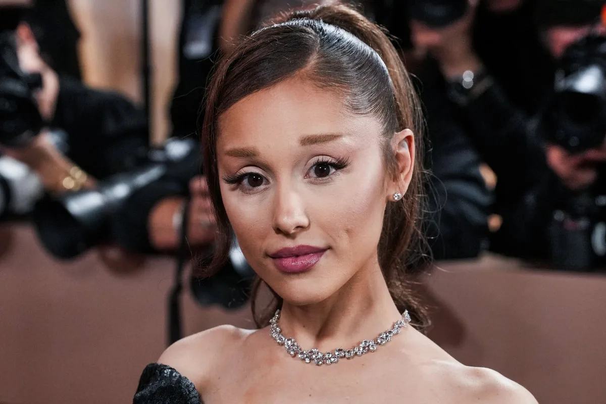 Ariana Grande urges fans not to ‘fret’ after suffering injury before London show