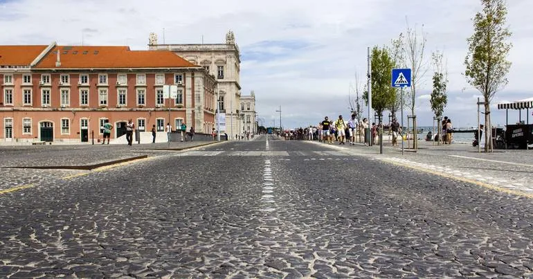 Alcatroamento da Ribeira das Naus é "provisório"