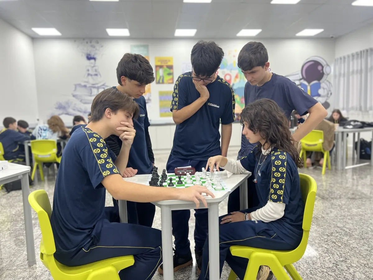Escolas apostam no xadrez para ensinar estudantes a pensarem