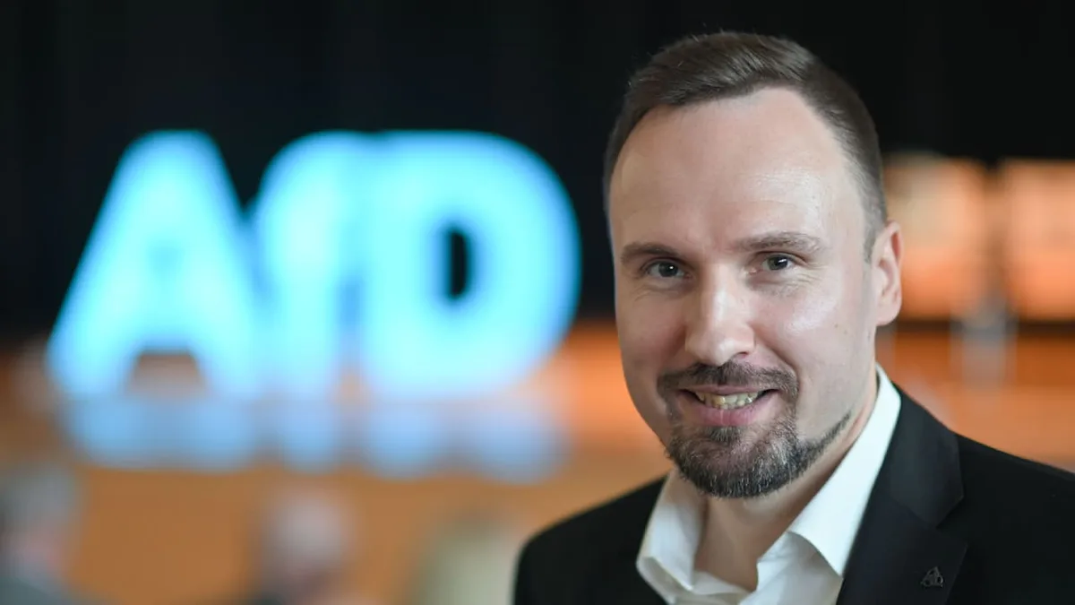 Neue Vorwürfe gegen Arno Bausemer - Saß AfD-Prügler betrunken hinterm Steuer?