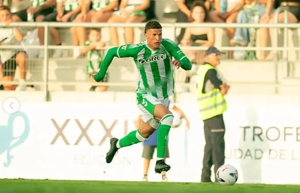 Manuel Pellegrini, técnico del Real Betis, se refirió a la posibilidad de que Nelson Deossa siga jugando en la posición del Cucho Hernández