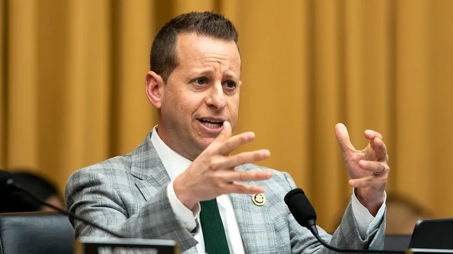 Moskowitz wards off DSA-backed challenger in Florida primary for toss-up House seat