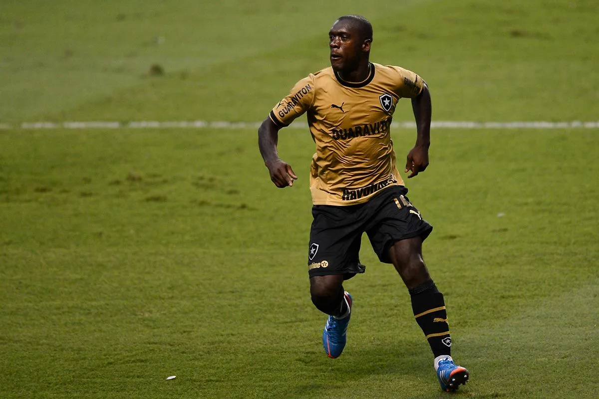 Corinthians anuncia Clarence Seedorf como novo treinador