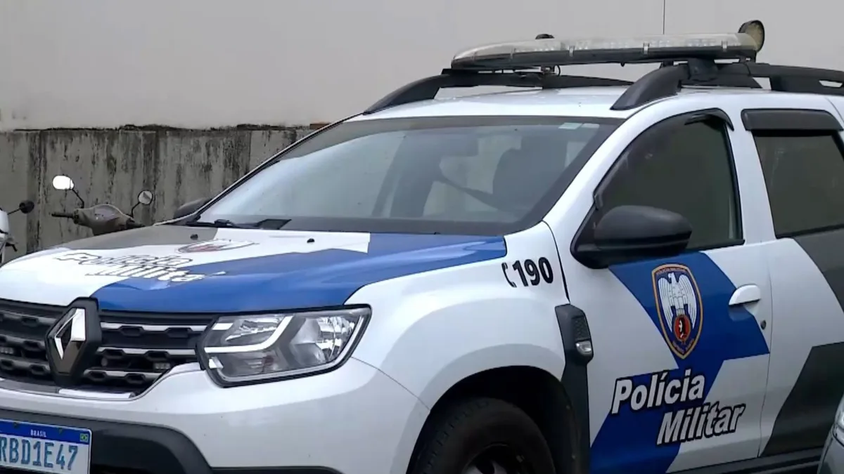 Adolescente de 15 anos é baleada no peito durante suspeita de 'roleta-russa' em casa no ES; dois jovens são presos