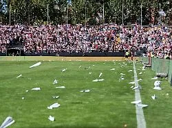 Wut in La Liga: Terzic mittendrin: Fans sorgen für Spielabbruch