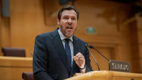 Puente responde a la foto de Javier Negre con el rey y lanza una advertencia a la Casa Real: "Absolutamente intolerable"
