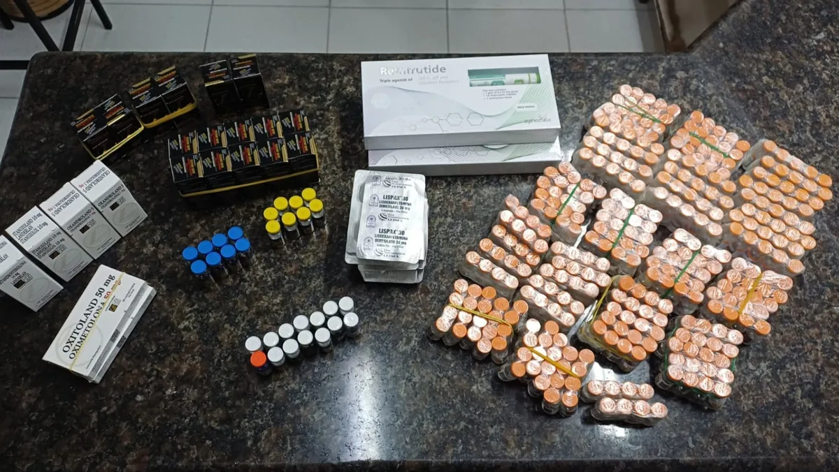 PRF prende trio com 328 ampolas de ‘canetas emagrecedoras’ e anabolizantes na Dutra, em São José